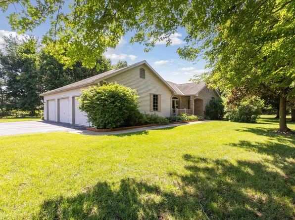 3812 N Hickory Dr, Janesville, WI 53545