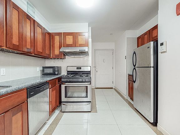 5th image of 37-14 Prince St #13B