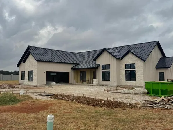 204 Frieden PKWY, Fredericksburg, TX 78624