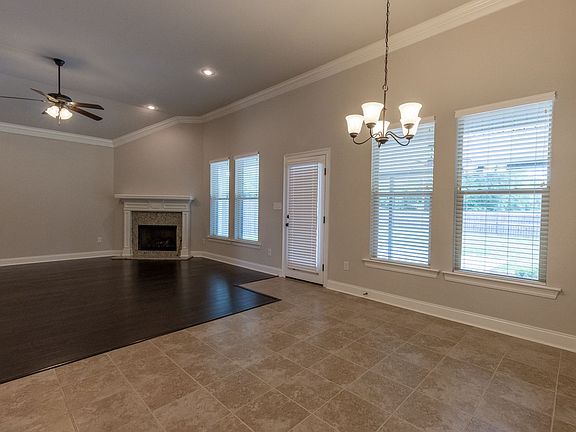 4th image of 660 Turquoise Dr