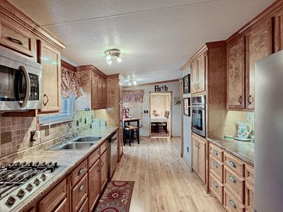 1335 E Stroker Rd, Crosby, TX, 77532