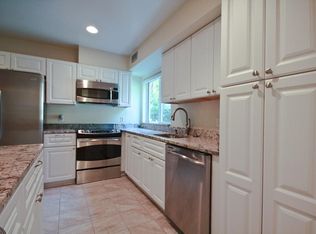 1777 Wainwright Dr, Reston, VA 20190