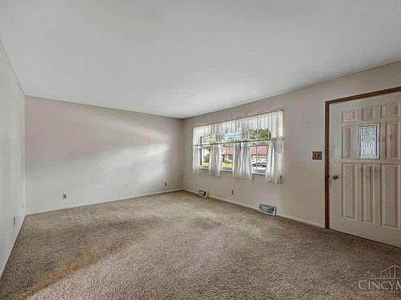 4th image of 806 Charles St