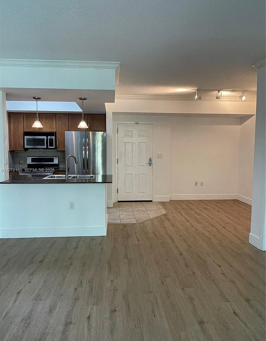 Cite Condo — Photo 4