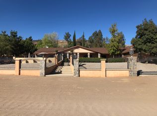 8811 Hierba Rd, Agua Dulce, CA 91390