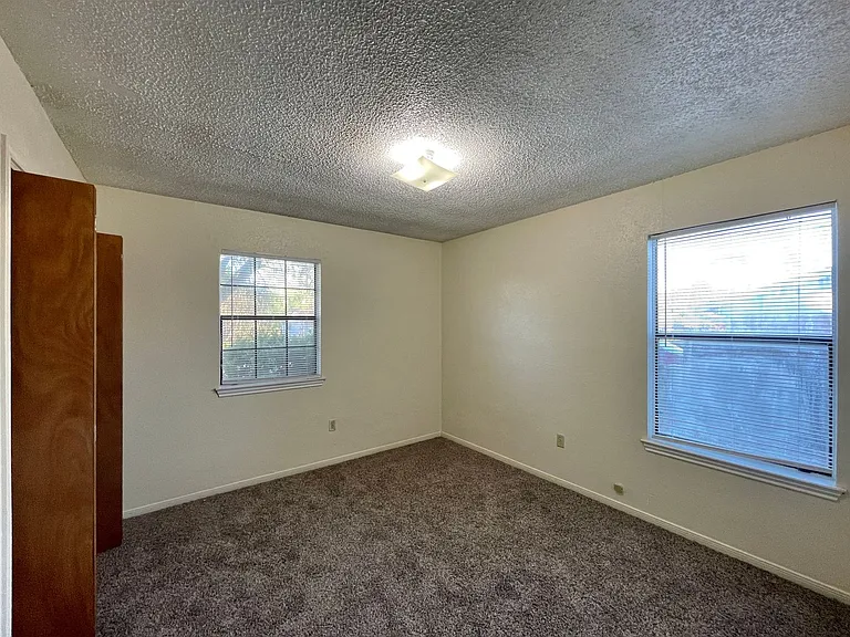 2402 Kirk Cir — Photo 26