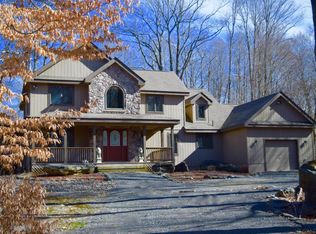 282 Mountain View Dr, Pocono Lake, PA