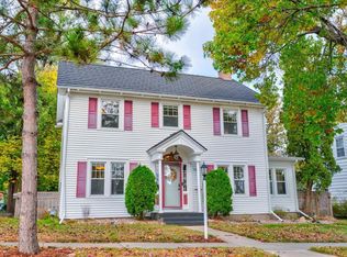 911 W Pleasant St, Portage, WI 53901