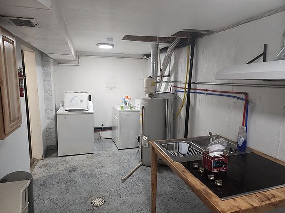 5th image of 885 Spruce St #B