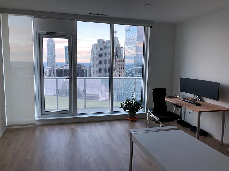 197 Yonge St #3706