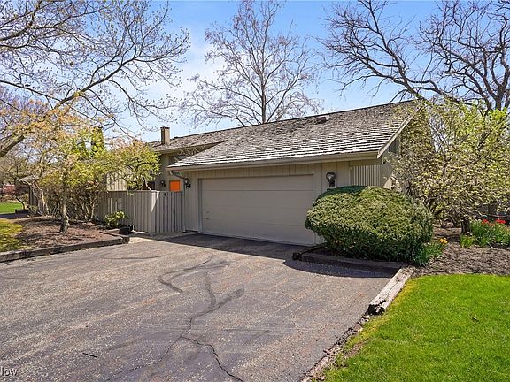 2nd image of 441 Knollwood Dr #13