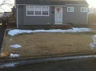 26 W Henry Pl, Iselin, NJ 08830