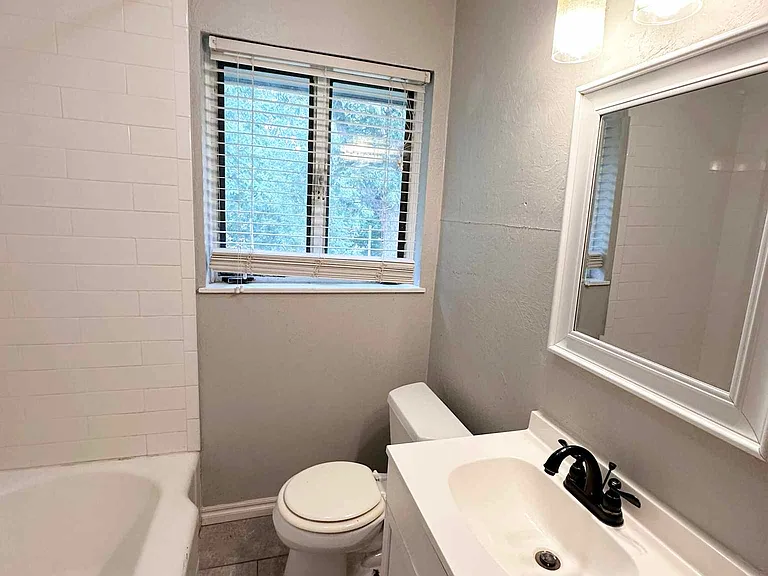 4307 N Indiana Ave — Photo 11