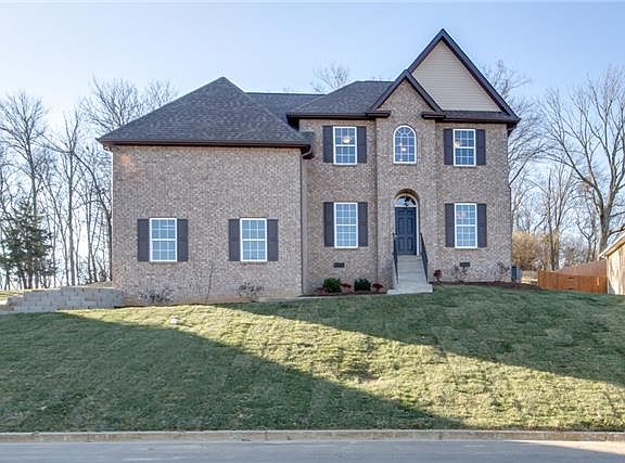 4th image of 904 Hidden Springs Dr