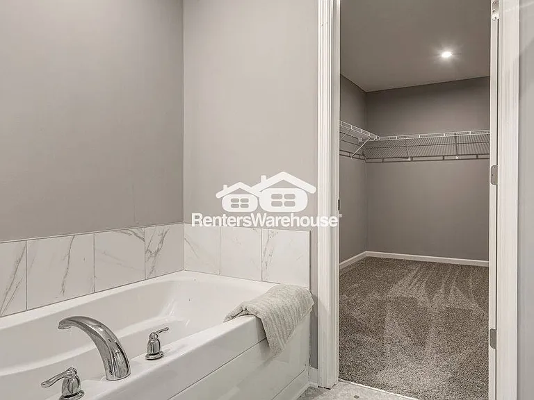 923 112th Ln NE — Photo 26