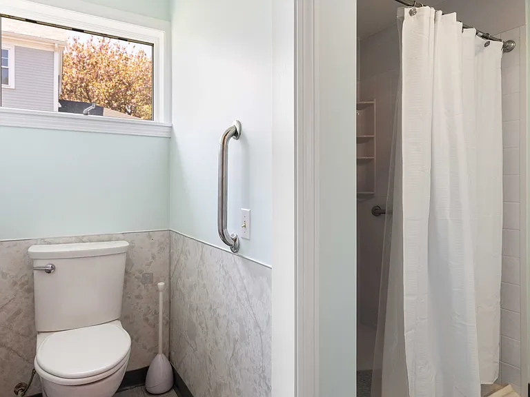 101 Roseneath Ave — Photo 22