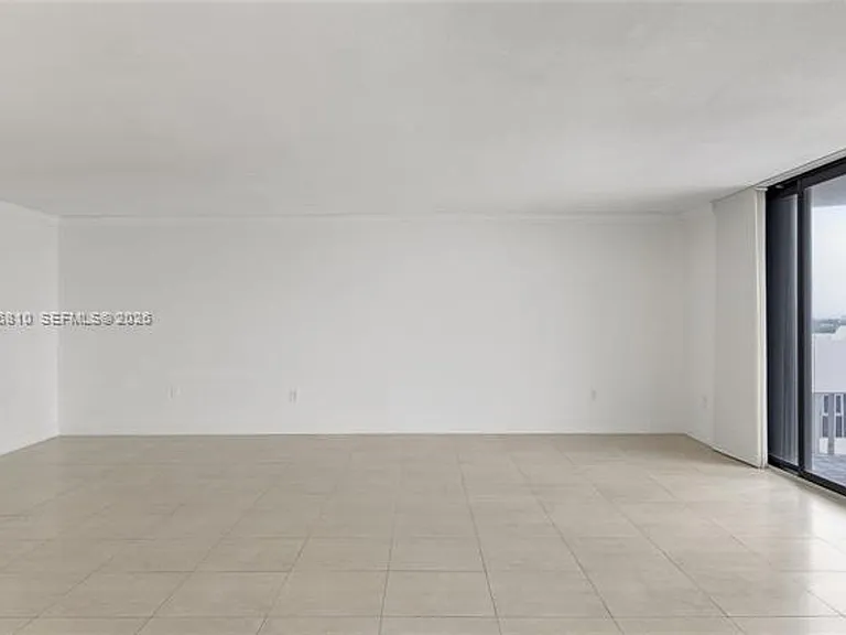 6061 Collins Avenue Cu #15D — Photo 6
