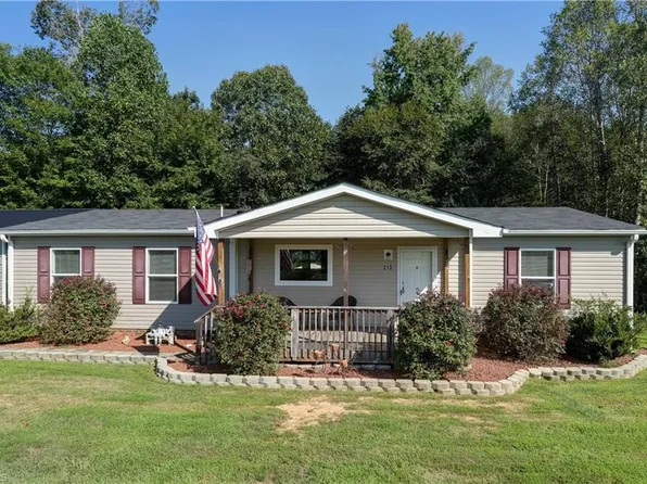 213 Crumpton Rd, Eden, NC 27320