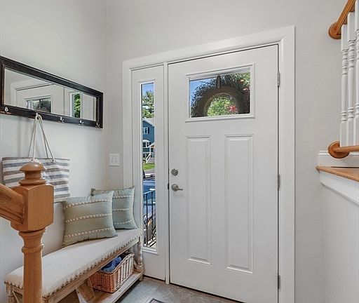 3rd image of 28 Orchard Dr