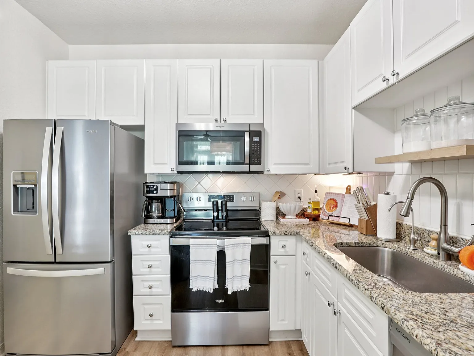 1 bed, 800 sqft, $1,895 — Photo 3