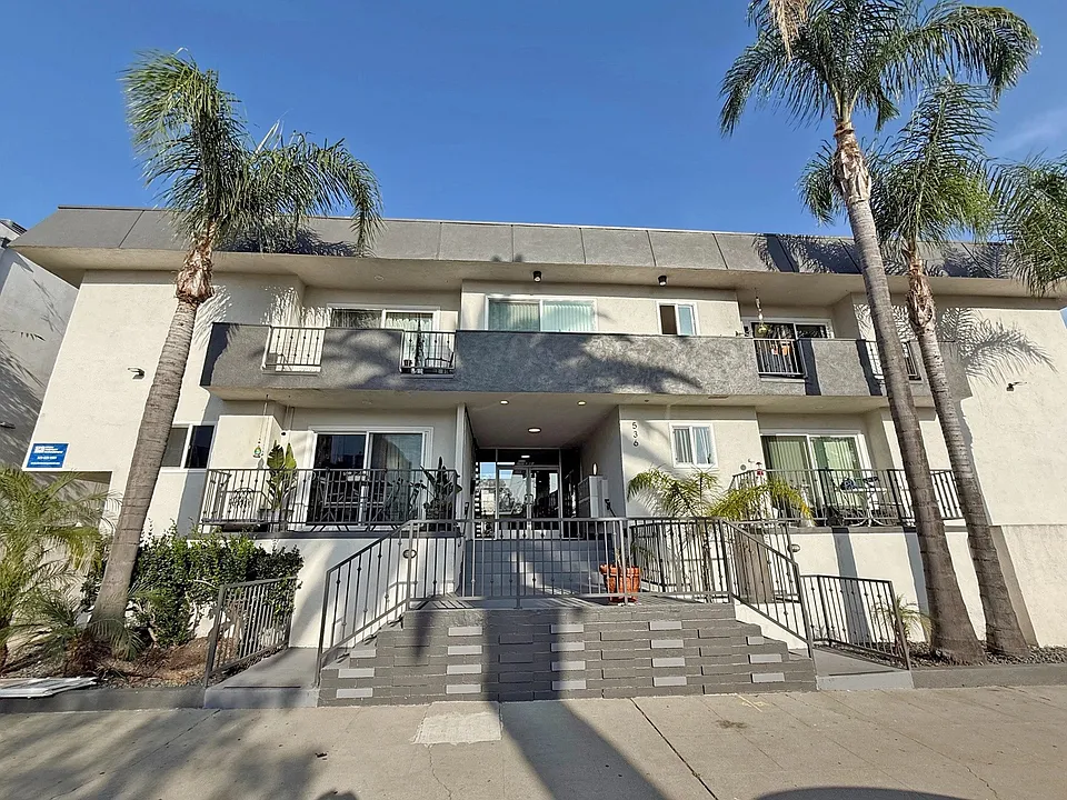 536 N Sweetzer Ave #17