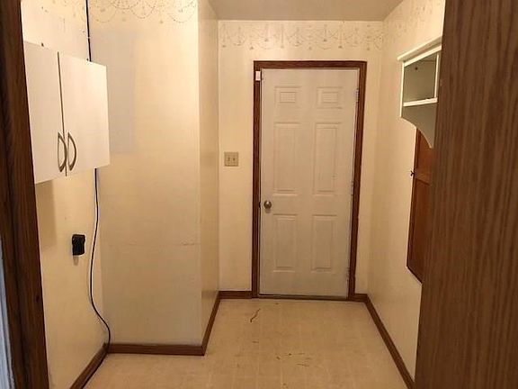 5th image of 412 Forest Park South Dr