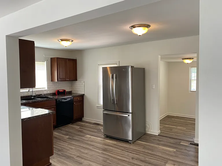 570 W Clarkston Rd — Photo 9