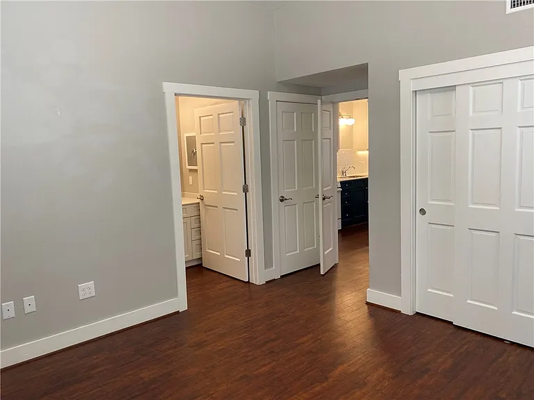 208 W 22nd St #B — Photo 10