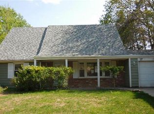 6 Express Ln, Willingboro, NJ 08046