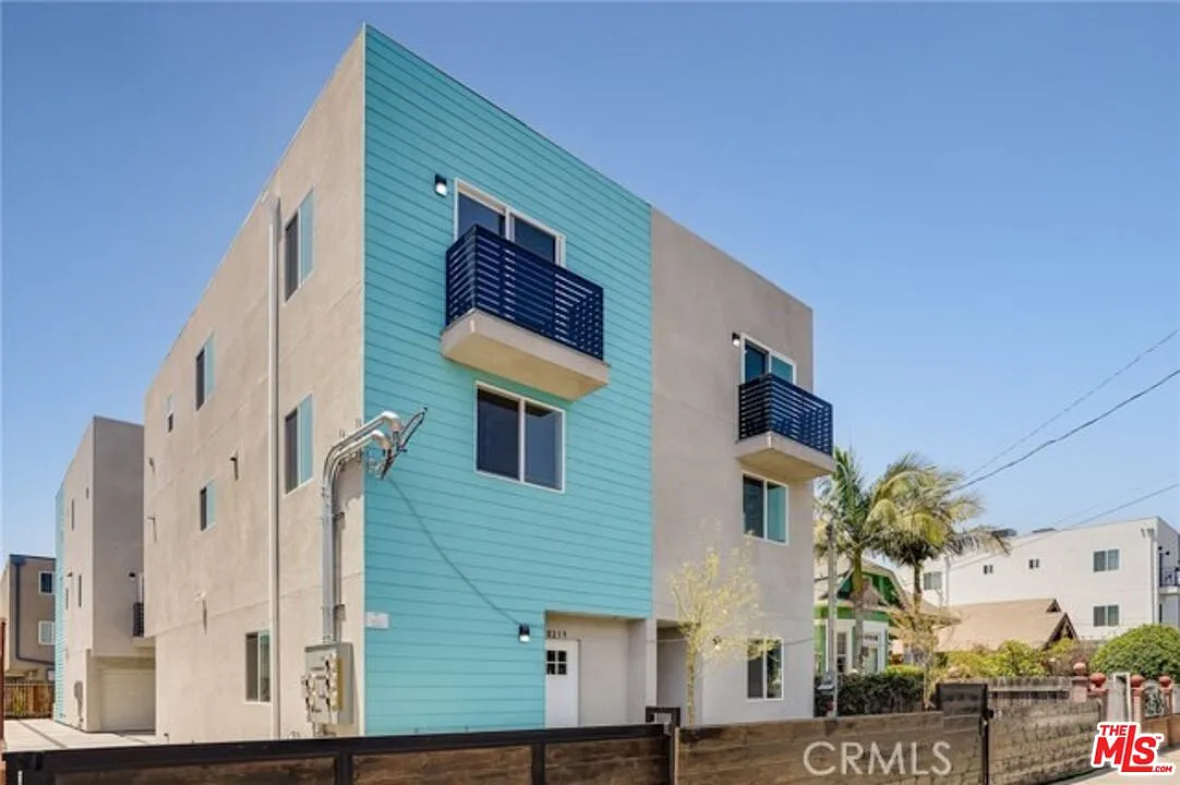 5 bed, 4.0 bath, 1800 sqft, $4,200 — Photo 1
