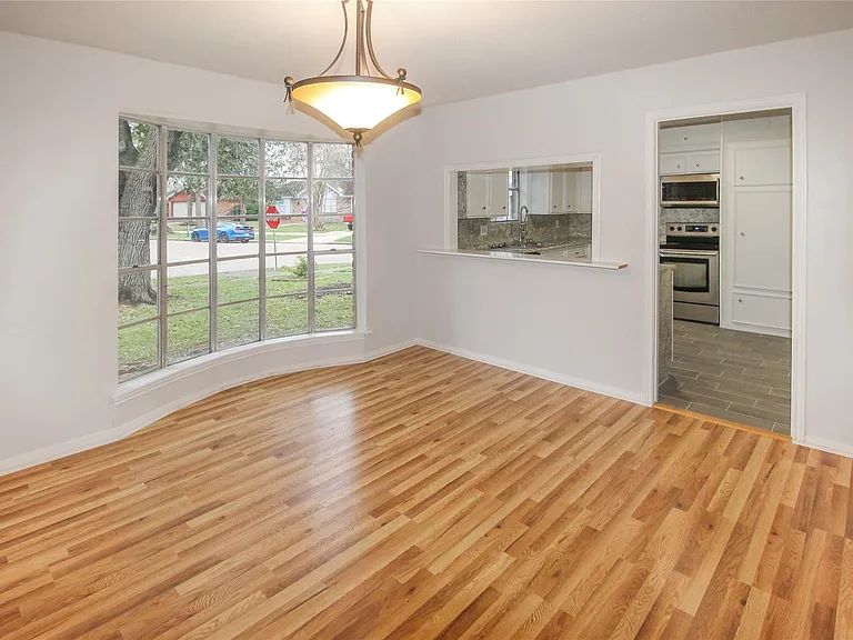 10534 Huntington Wood Dr — Photo 4