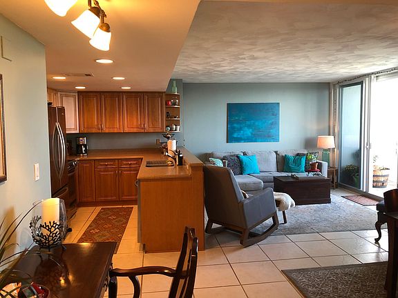 2nd image of 4015 Bayshore Blvd APT 8B