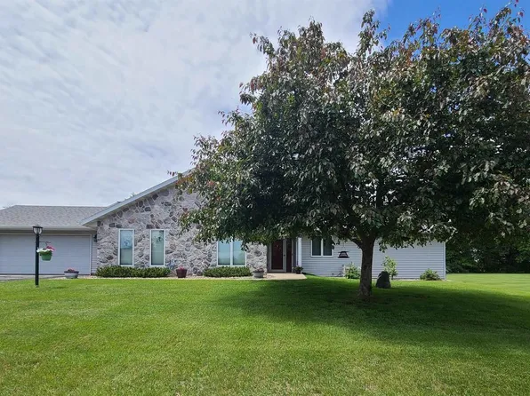 N6923 Donlin Drive, Pardeeville, WI 53954