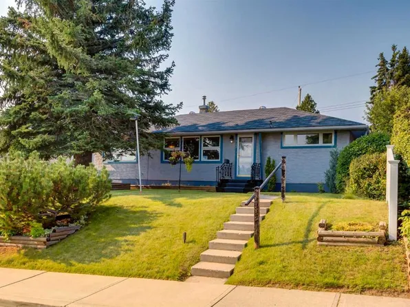 723 NE Trafford Dr NW, Calgary, AB T2K 2T5