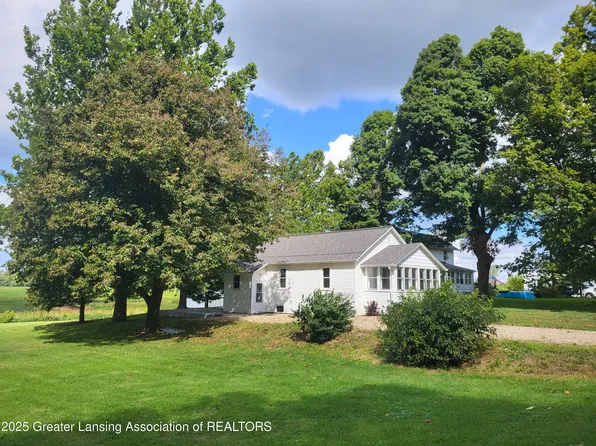 1692 S Smith Rd, Eaton Rapids, MI 48827