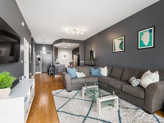 4th image of 303 W Ohio St #1409