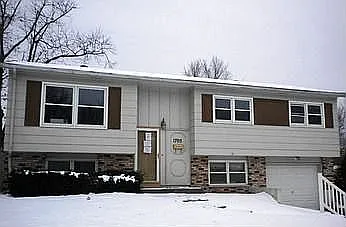 1705 Davenshire Dr photo 1