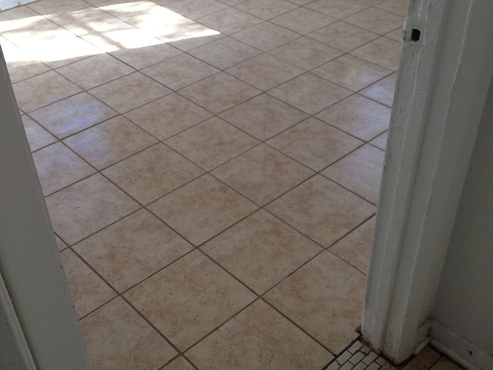 2nd image of 208 E Hoover Ave