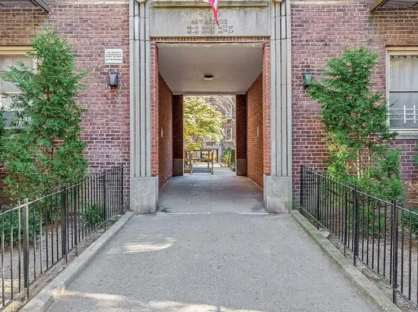 43-10 48th Avenue image 3 of 12