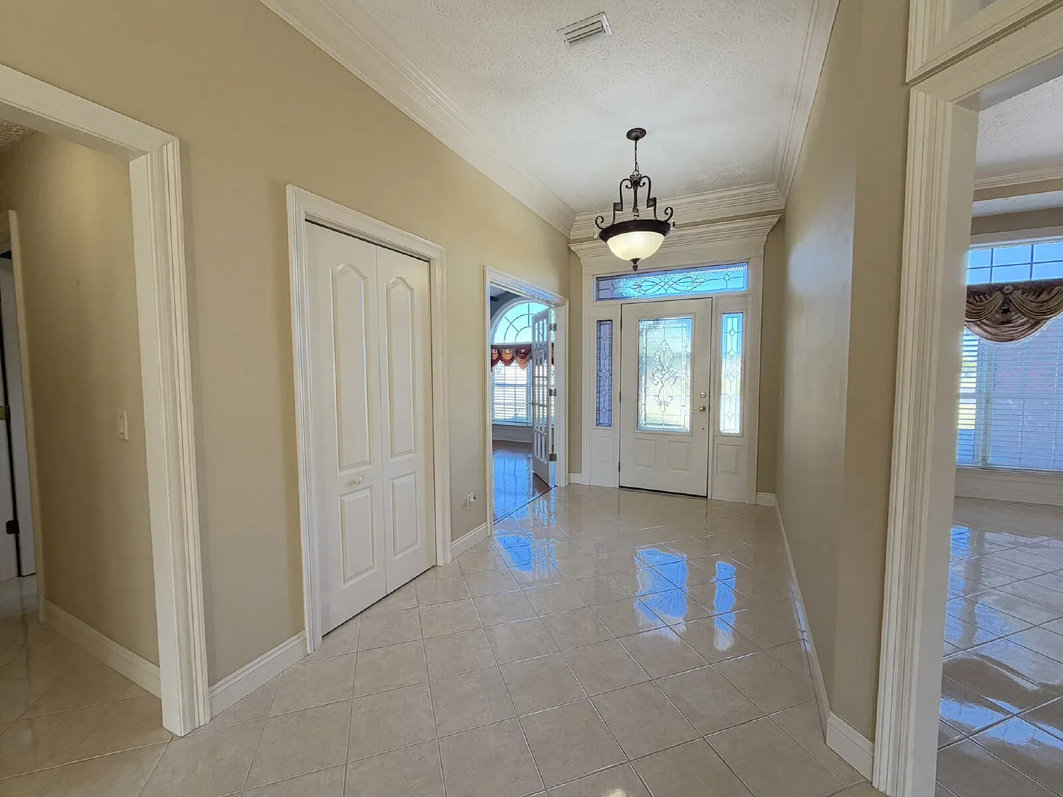 4 bed, 3.5 bath, 3199 sqft, $2,950 — Photo 3