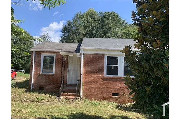Building Photo - 1748 Lisbon Dr SW
