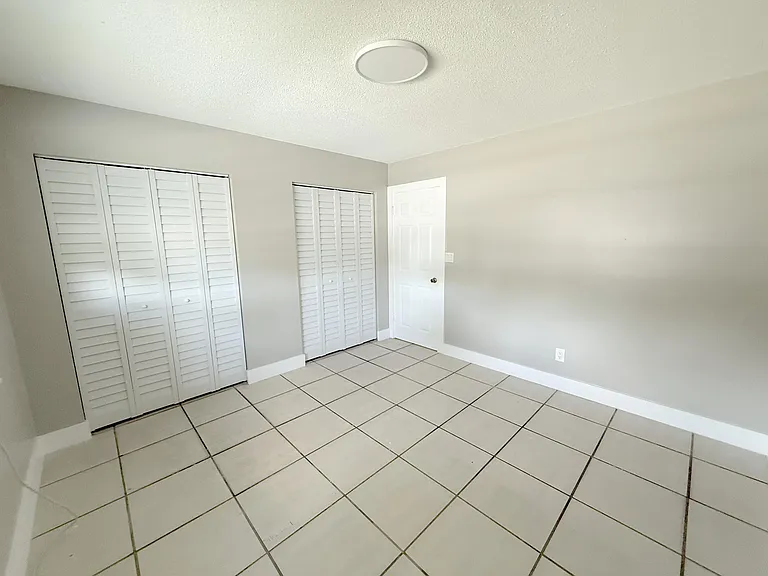 1920 SW 44th Ave #2 — Photo 9