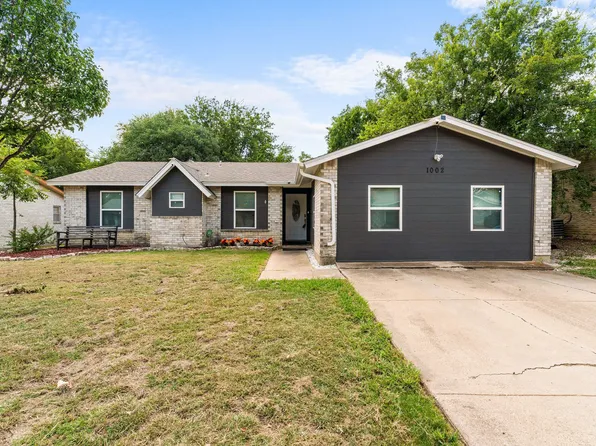 1002 Candlewick St, Arlington, TX 76014
