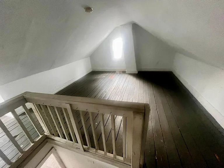 811 E Chestnut St — Photo 14
