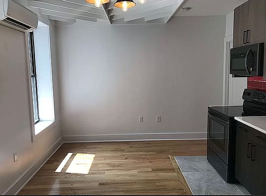 3rd image of 934 Dekalb Ave #201
