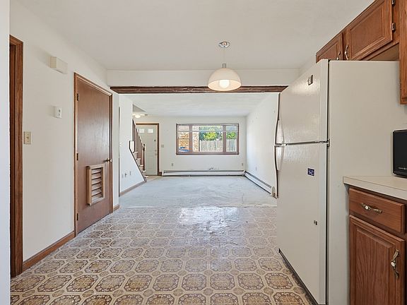 2nd image of 10 Cutler St Unit 10