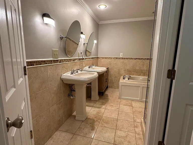 3505 Lakeside Ct — Photo 31