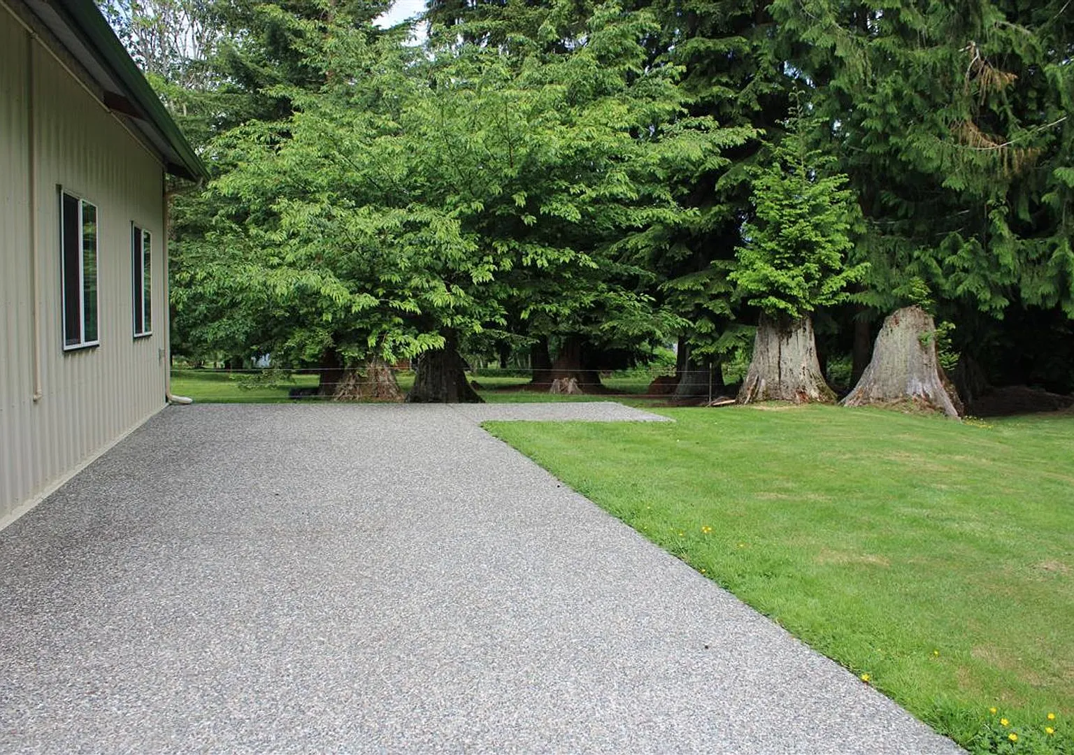 Gated 1 Bedroom Apartment — Photo 4
