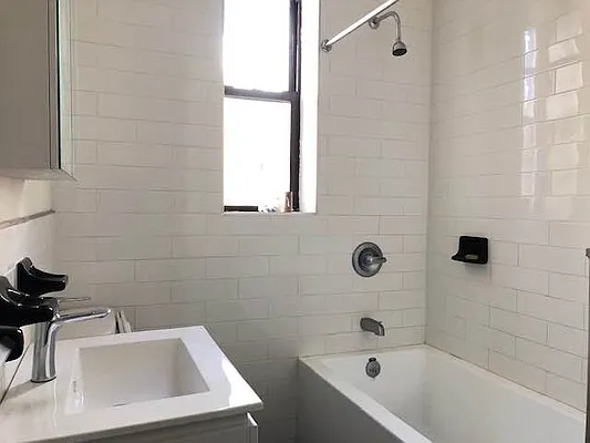 Rented by Lang Realty LLC | media 7