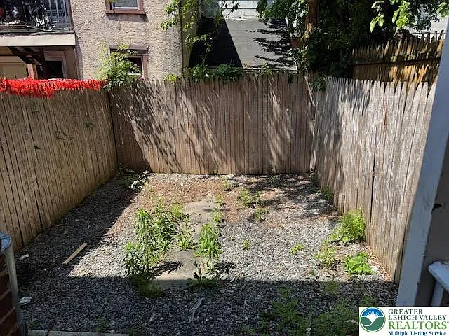 208 Ridge Ave — Photo 8